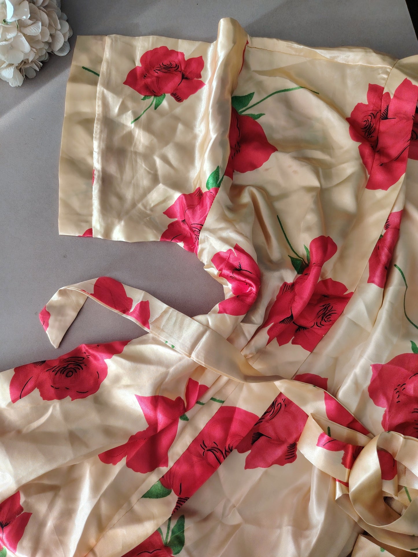 Conjunto Pijama Rosas + Bata Amarillo