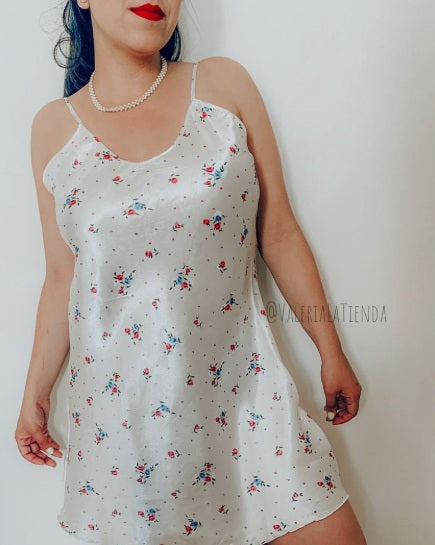 Pijama Satín Blanco con Flores 💐