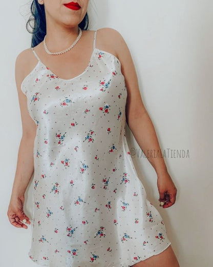 Pijama Satín Blanco con Flores 💐