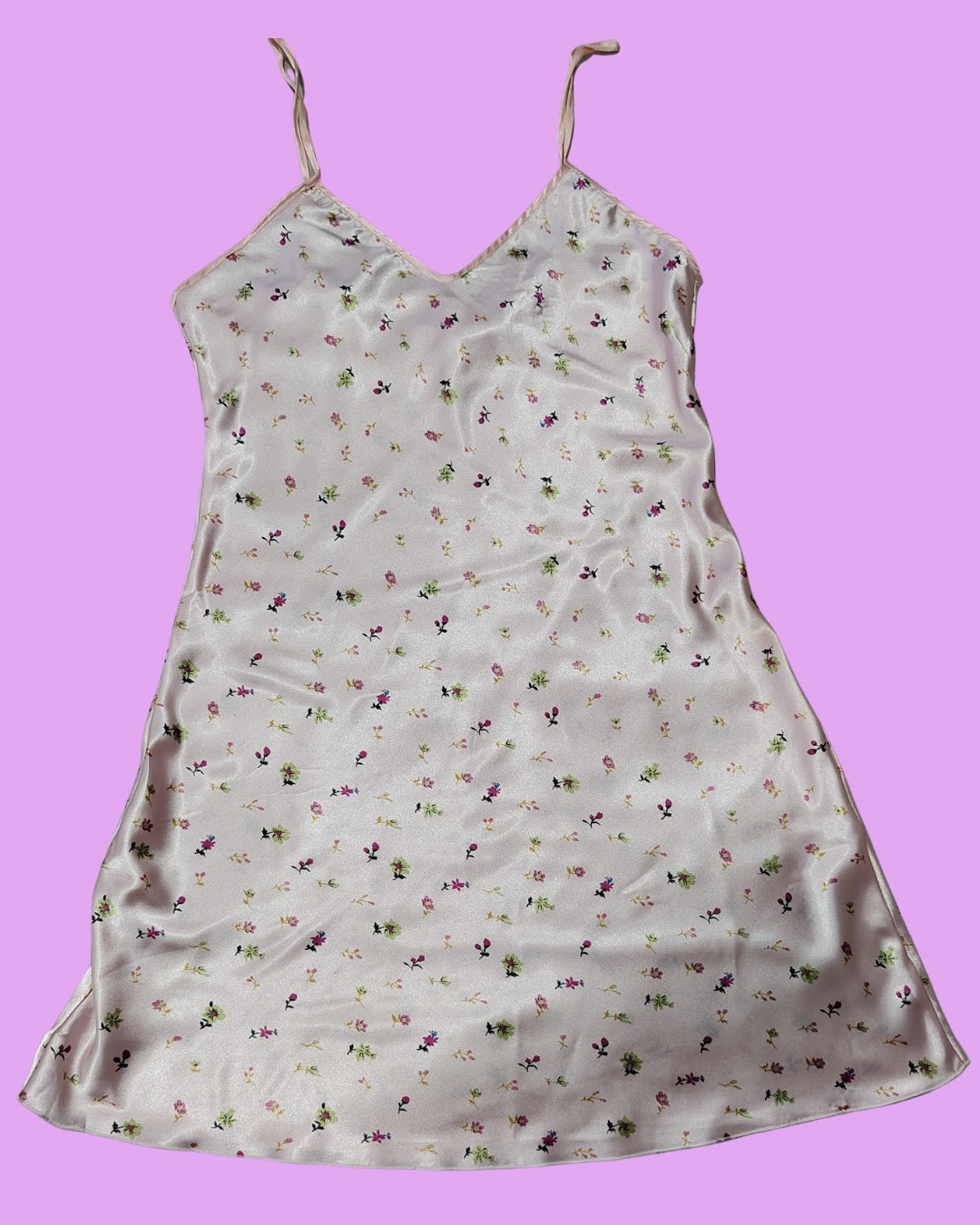 Pijama Satín Rosa con Flores 🌷